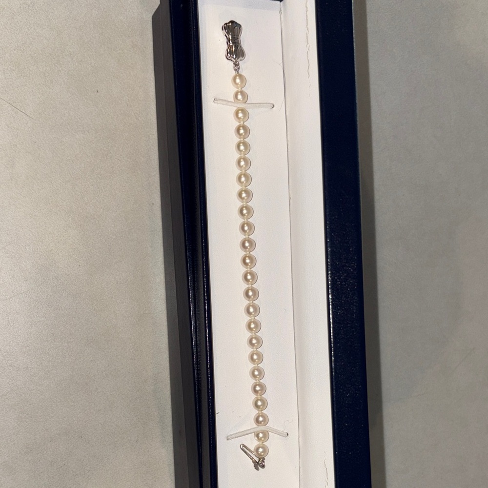 Elegant Pearl Bracelet